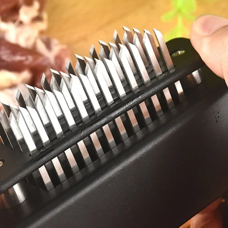 📢📢50% OFF !! ⏰Meat Tenderizer with 48 Stainless Steel Blades – Tenderize in Seconds, Dishwasher-Safe & Safe Storage Cover Included! 🔪
